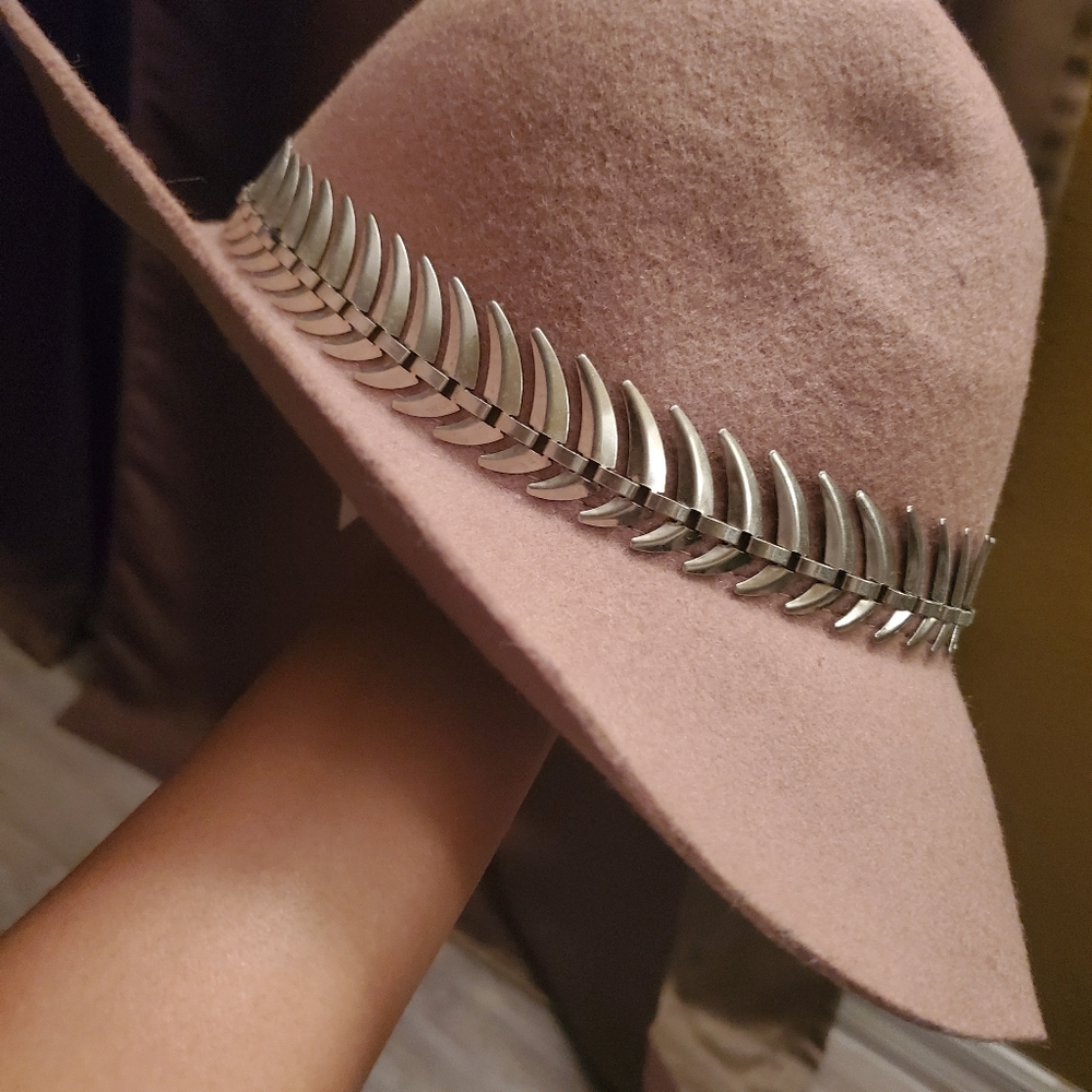 2 hats - Picture 2 of 4